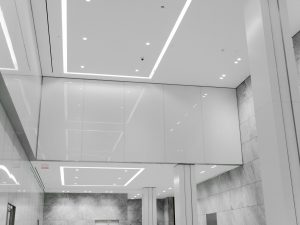 Office tower interior shot of lobby, featuring Oversize laminates with Vanceva White Interlayers.