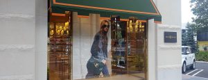 Exterior shot of the Tory Burch store featuring AGNORA laminated and tempered oversized glas
