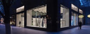 Exterior shot of one of Reiss retail locations. Captures storefront window which includes mannequin stands fabricated by AGNORA. AGNORA fabricated the oversized display shards measuring up to 222" in length.