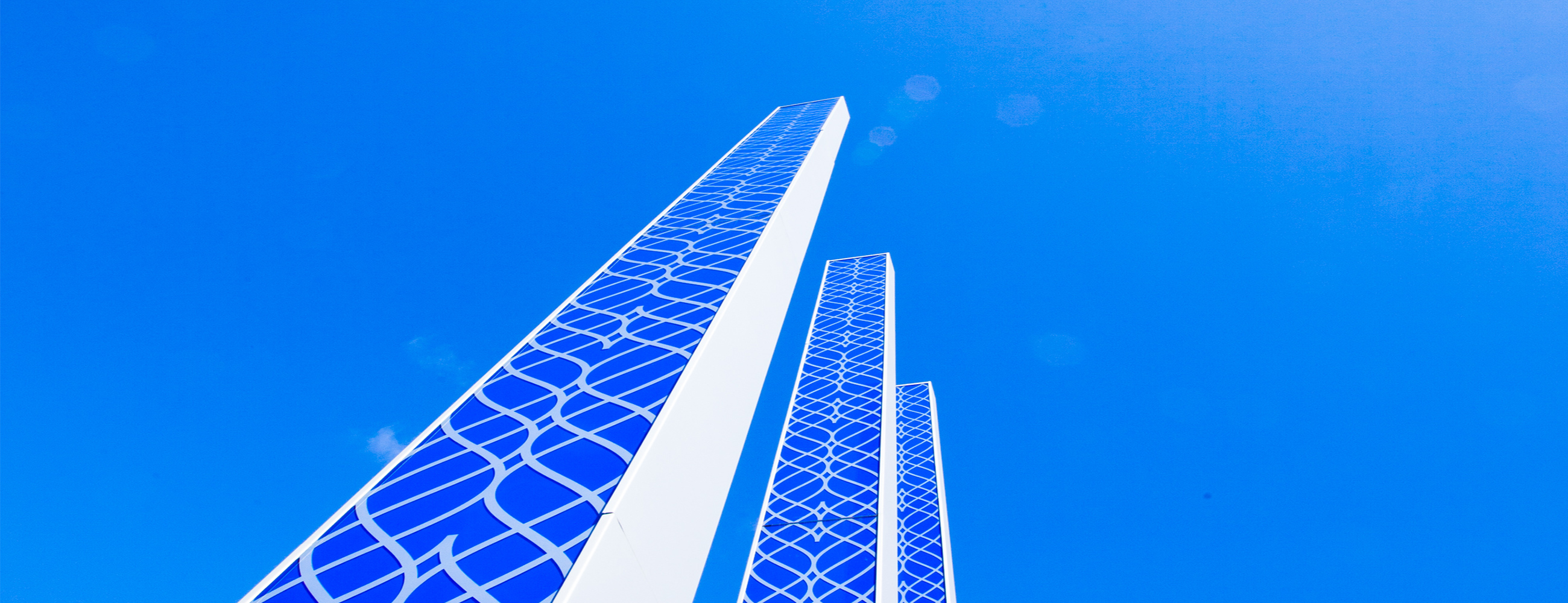 AGNORA digitally printed ceramic frit 12m tall gateway pylons, fabricating both monolithic and laminated tempered glass for the Cadillac Fairview Shops at Don Mills.